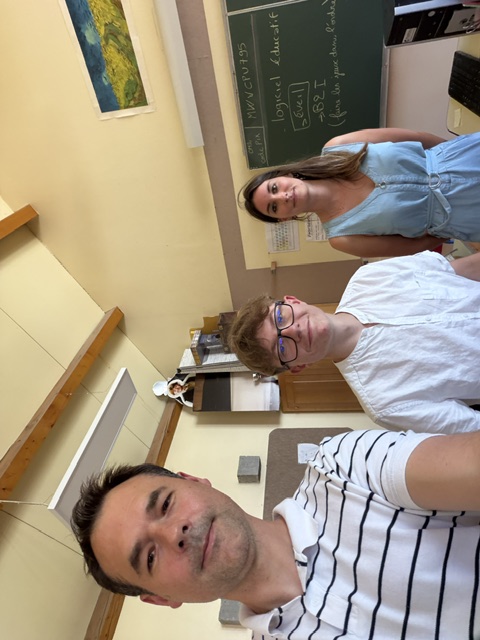 Équipe de l’école Henri-Pourrat lors de la remise du poste reconditionné CyberCycle
