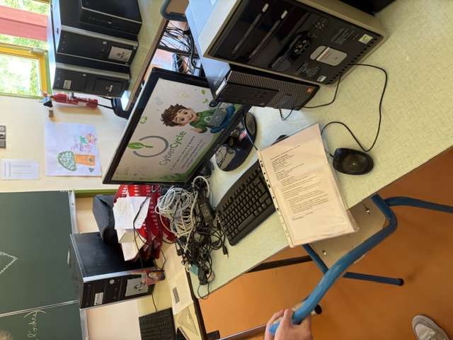Remise d'un ordinateur reconditionné à l'école Henri-Pourrat